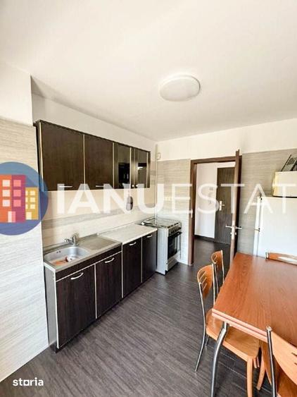 Apartament cu 3 camere semidecomandat în Centrul Civic