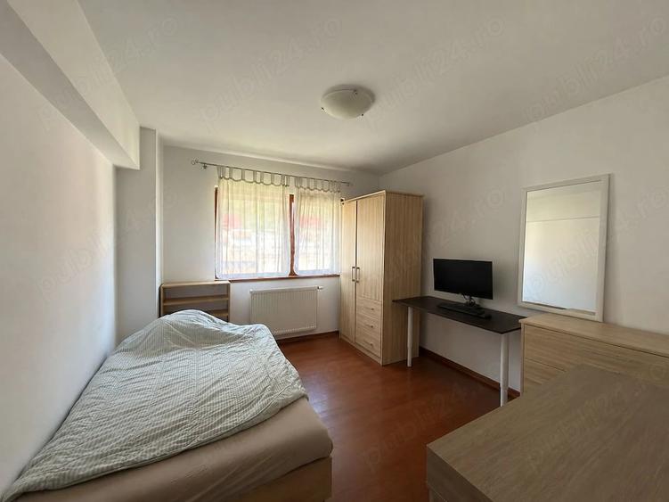 Apartament cu 4 camere decomandat în Răcădău