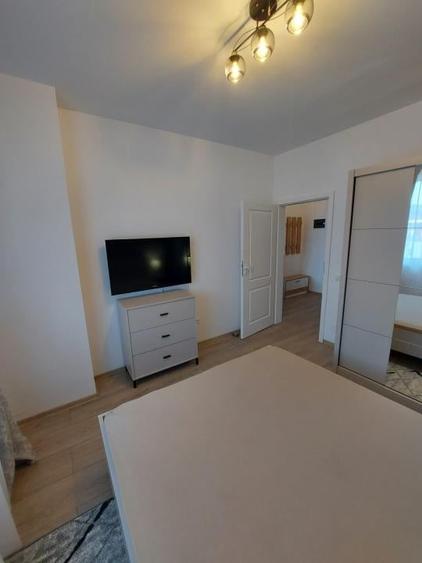 Apartament cu 3 camere semidecomandat, mobilat în Florești