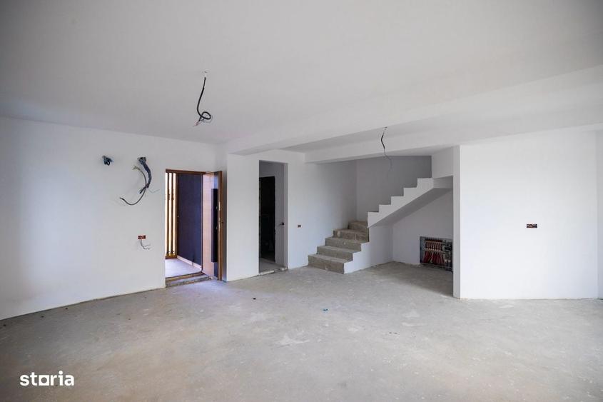 Casă cu 4 camere în Palazu Mare