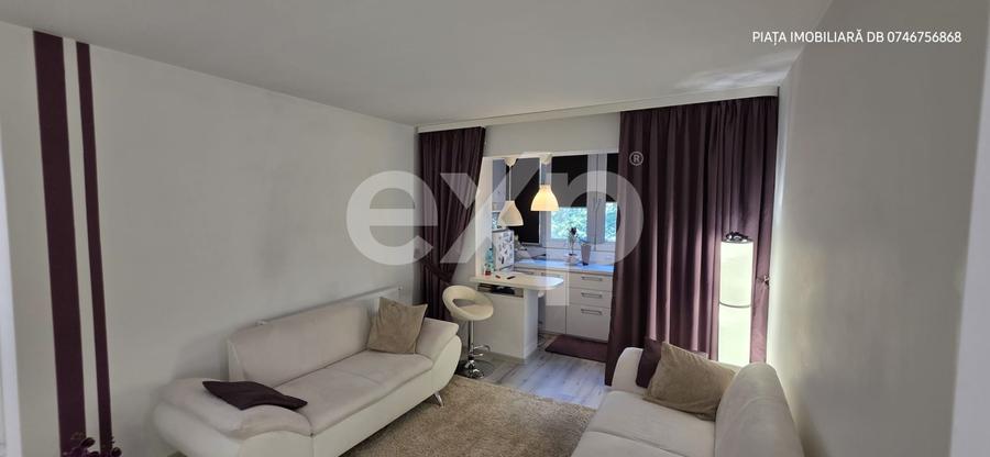 Apartament cu 2 camere semidecomandat, mobilat în Micro 9