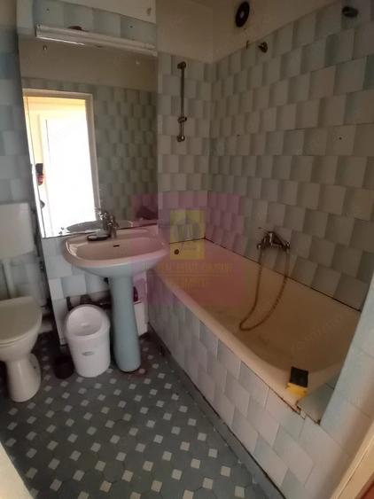 Apartament cu 4 camere decomandat în Libertății