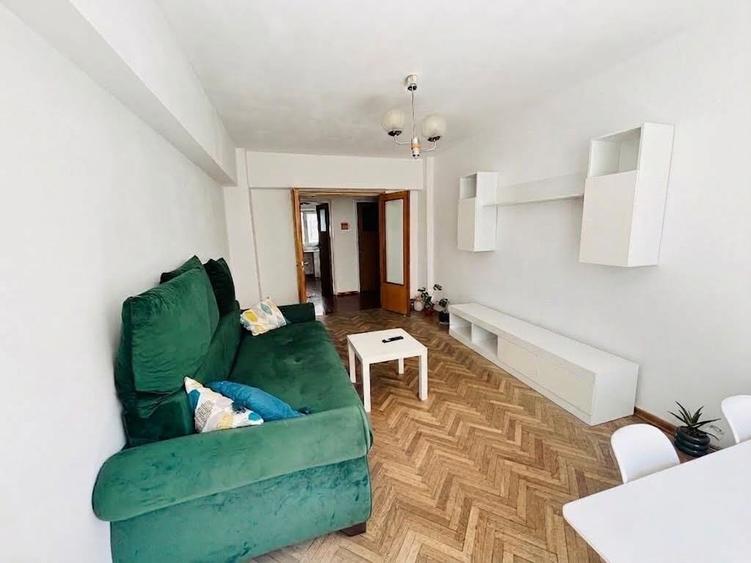 Apartament cu 2 camere decomandat în Parcul Carol