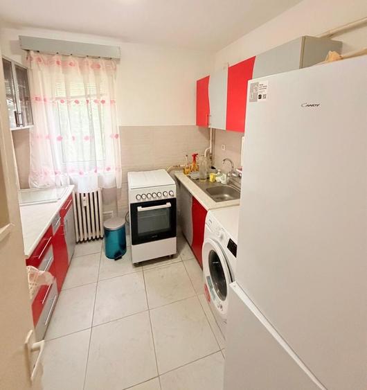 Apartament cu 3 camere semidecomandat în Cuza Vodă
