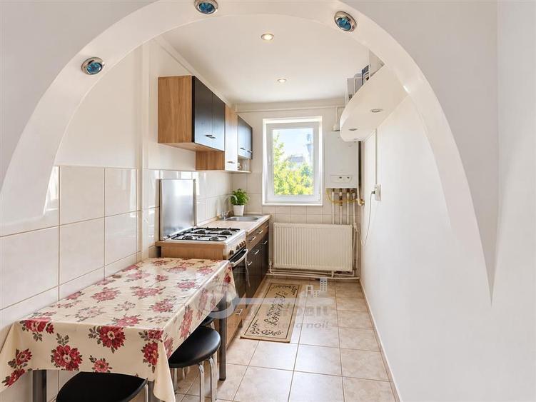 Apartament cu 2 camere semidecomandat în Podu Roș