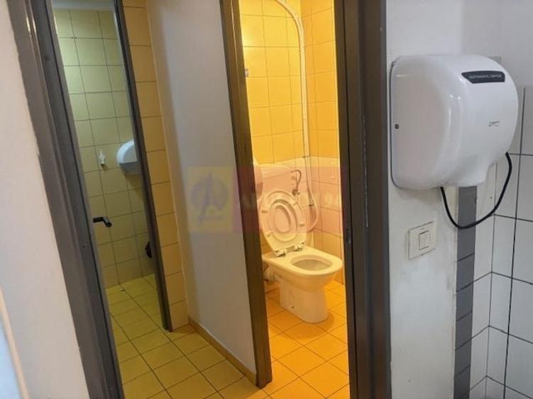 Birou, de 556 mp, în Universitate