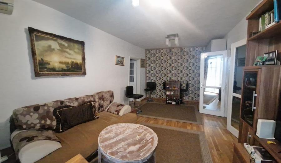Apartament cu 2 camere semidecomandat în P-ța Unirii