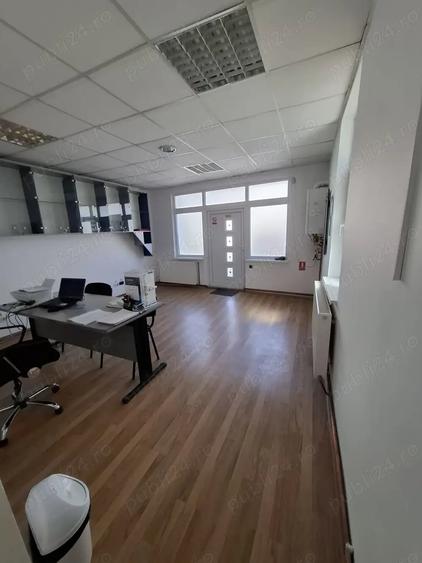 Spațiu comercial, de 55 mp, în Rovine