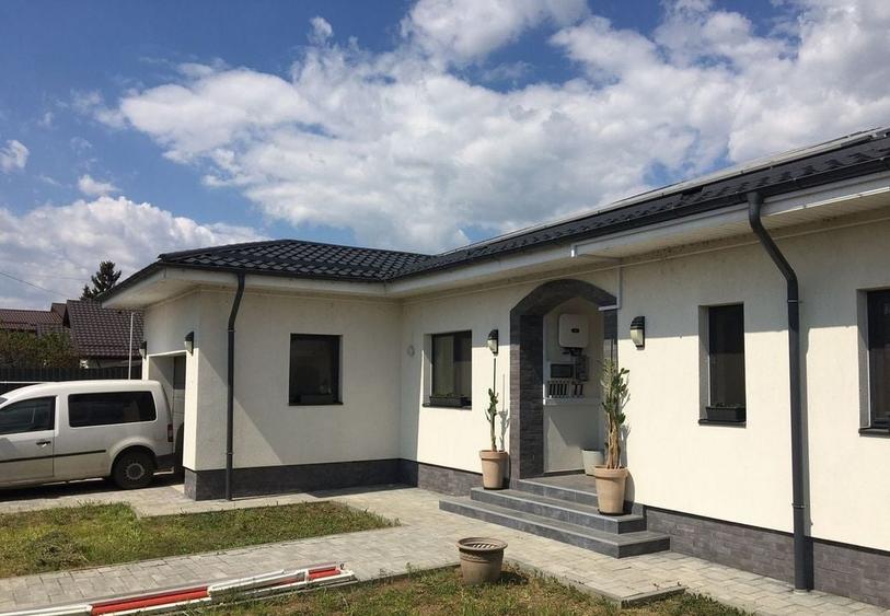Casă individuală cu 4 camere cu Garaj în Central