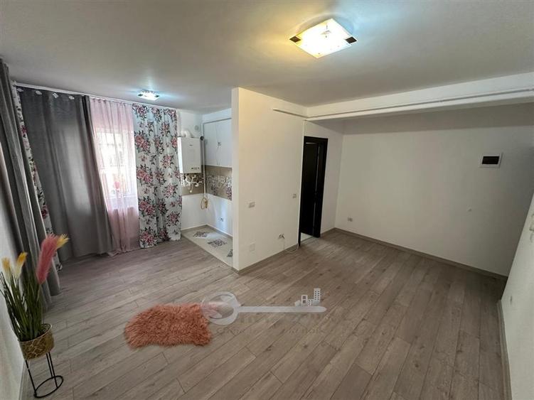 Garsonieră decomandată în Valea Lupului