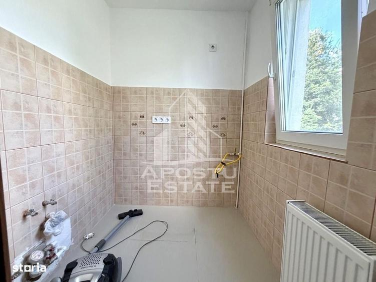 Apartament 2 camere de vanzare, etaj 3, zona Sagului - 1
