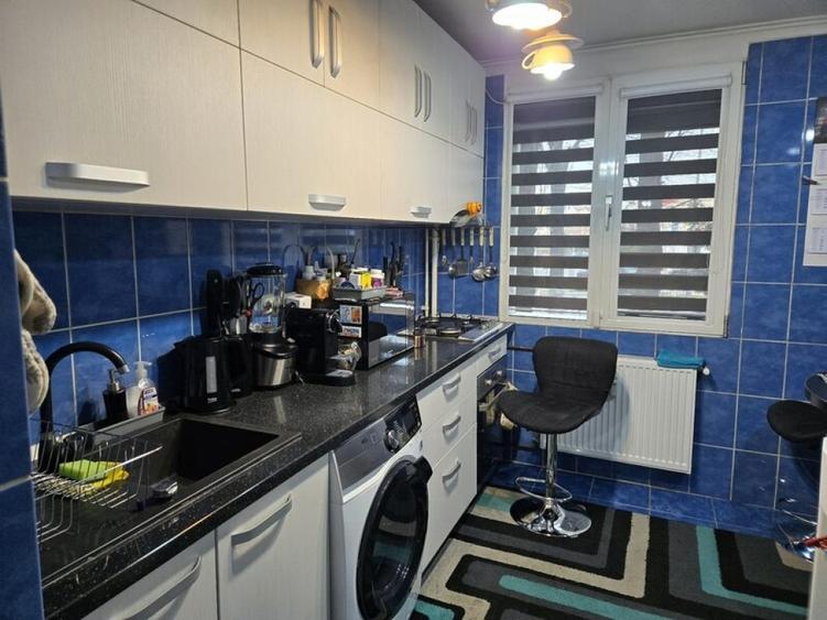 Apartament cu 3 camere semidecomandat, mobilat în Brâncoveanu