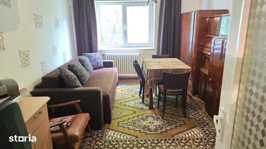 Apartament cu 3 camere decomandat în Central