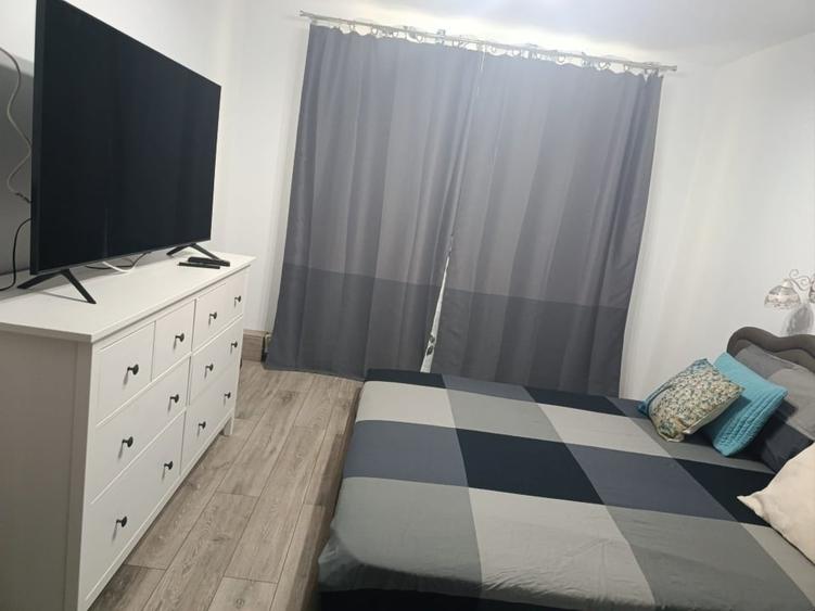 Apartament cu 2 camere semidecomandat, mobilat în Ultracentral