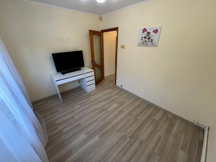 Apartament cu 4 camere decomandat, mobilat în Casa de Cultură