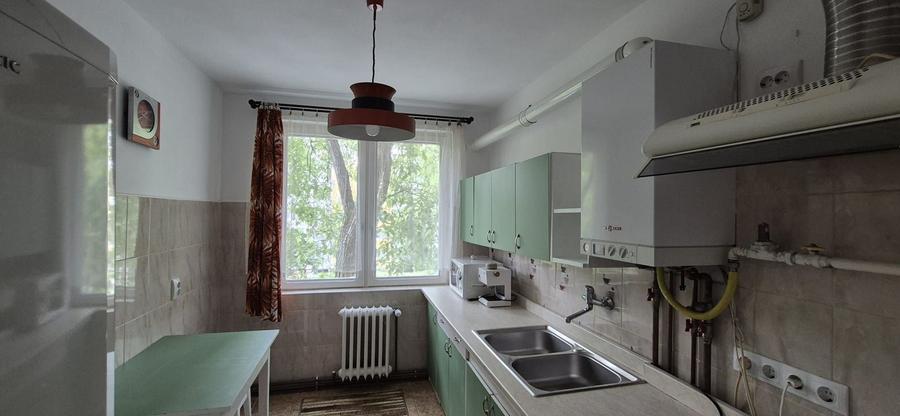 Apartament cu 2 camere semidecomandat în Aleea Carpați