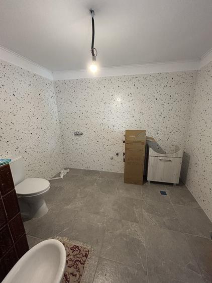 Casă cu 3 camere în Roata de Jos