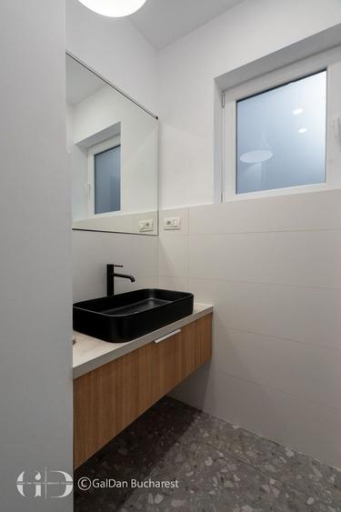 Apartament cu 4 camere în P-ța Universității