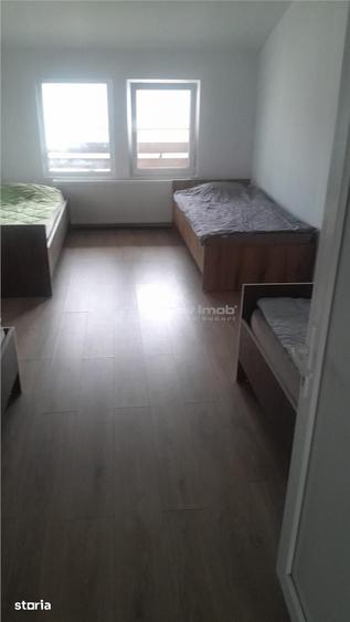 Casă cu 10 camere cu Teren 800 Mp în Cristian