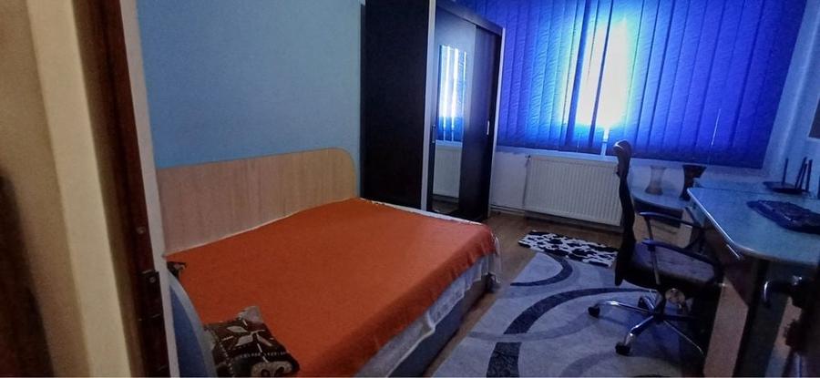 Apartament cu 3 camere decomandat în Micro 6