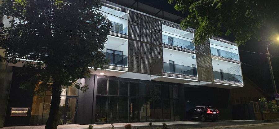 Apartament cu 3 camere semidecomandat în Cetății
