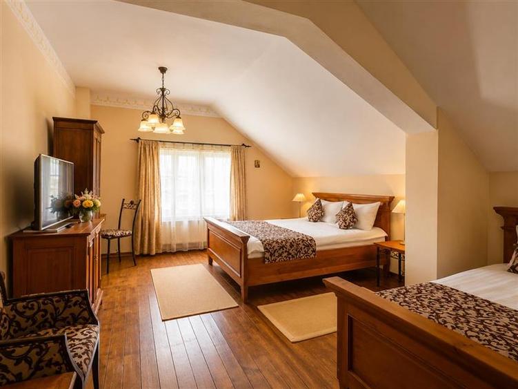 Hotel/Pensiune, de 1,480 mp, în Exterior Est