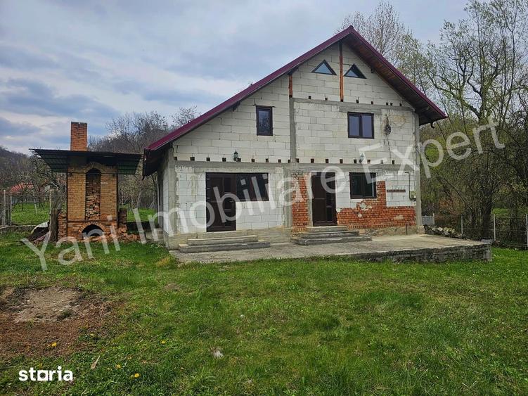 Casă cu 2 camere cu Teren 1596 Mp în Mușătești