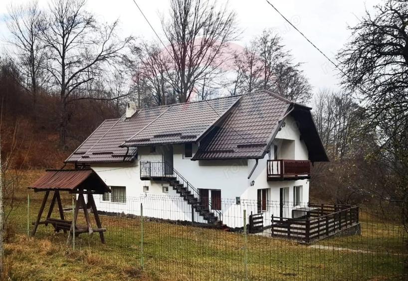 Casă cu 7 camere cu Teren 3580 Mp în Tohănița