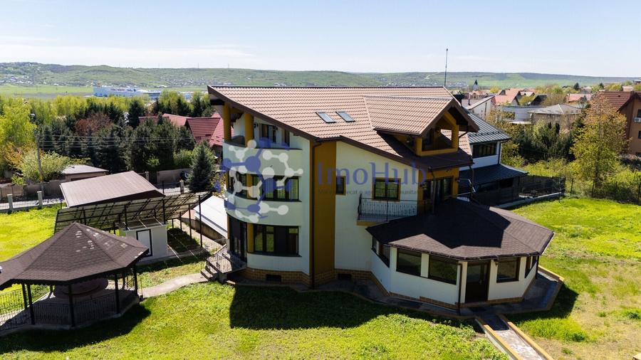 Casă cu 10 camere cu Canalizare în Valea Lupului