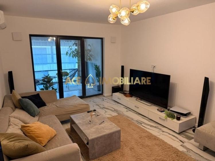 Apartament cu 3 camere decomandat, mobilat în Titan