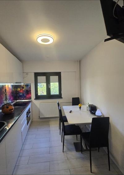 Apartament cu 4 camere decomandat în Crângași