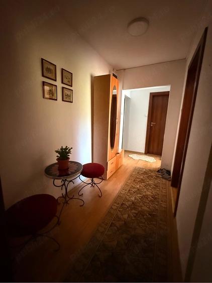Apartament cu 3 camere semidecomandat în Central