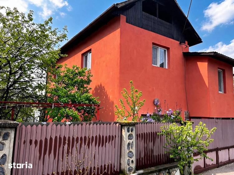 Casă cu 7 camere cu Teren 1150 Mp în Central