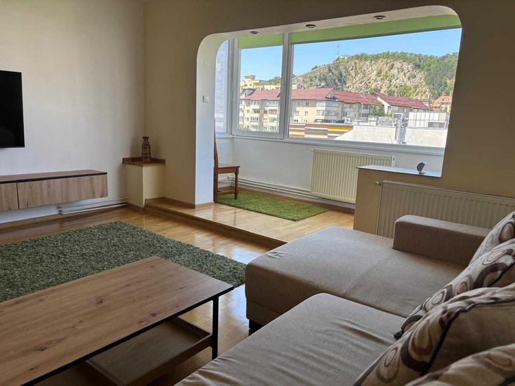 Apartament cu 3 camere decomandat în Răcădău