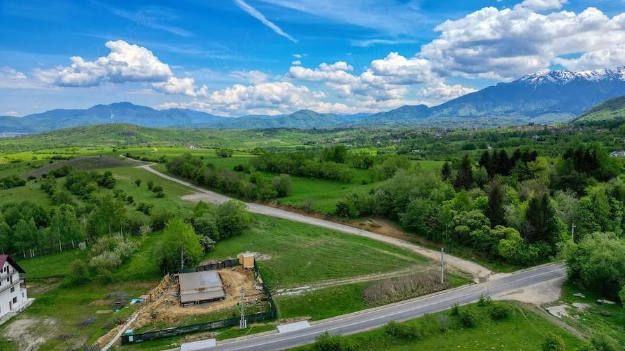 Teren de 1273 mp, în Moieciu