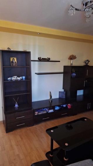 Apartament cu 3 camere decomandat în Steaua