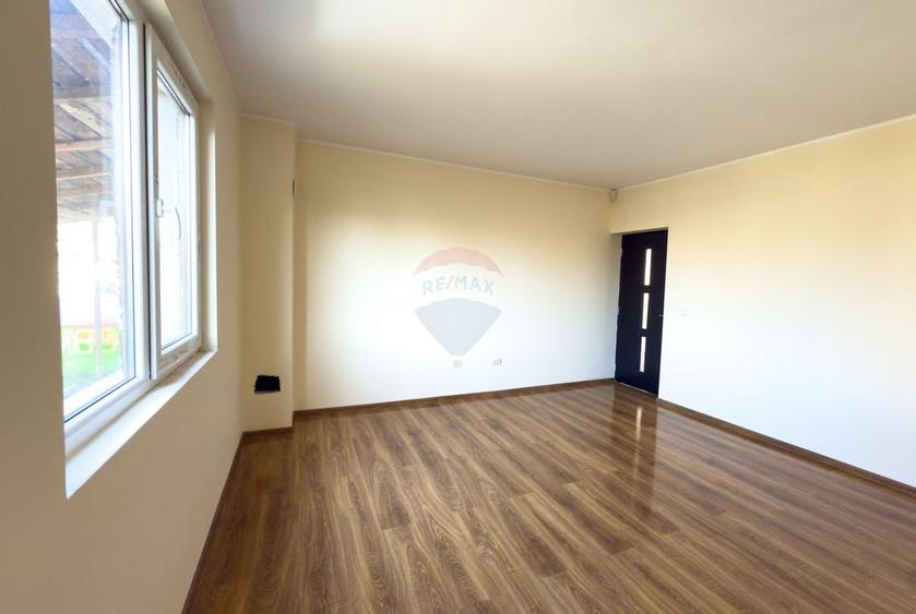 Casă cu 8 camere cu Teren 440 Mp în Central