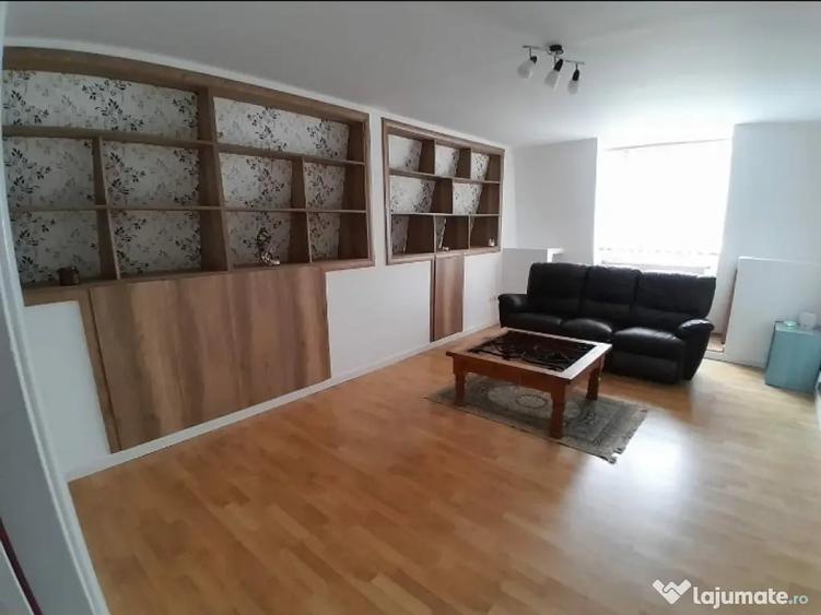 Apartament cu 3 camere semidecomandat în Central