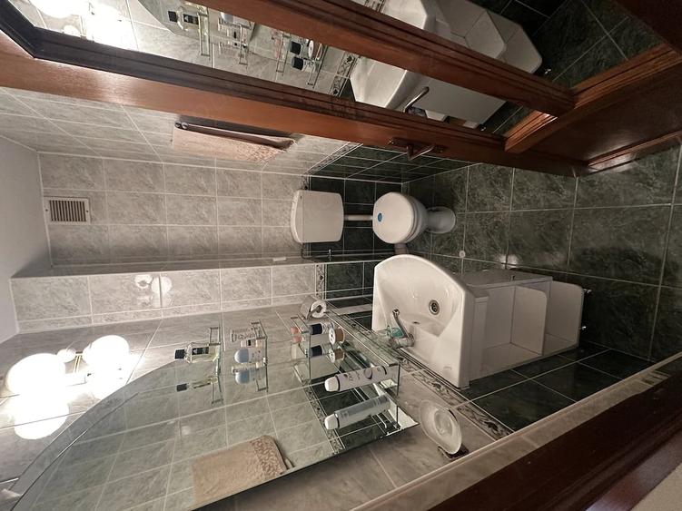 Apartament cu 3 camere nedecomandat în Central