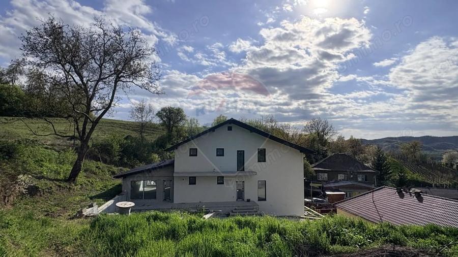 Casă cu 2 camere cu Teren 822 Mp în Central