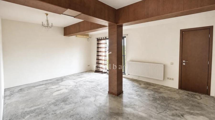 Casă cu 5 camere cu Teren 250 Mp în Tunari