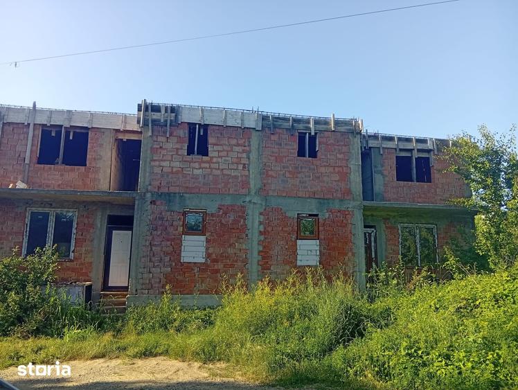 Casă cu 4 camere cu Teren 450 Mp în Valea Lupului