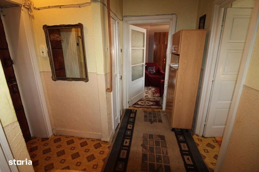 Garsonieră decomandată în Central