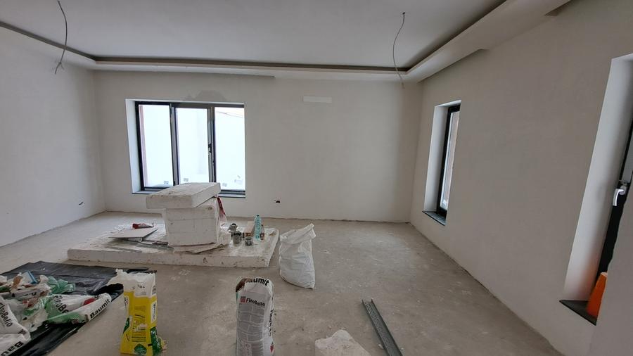 Casă cu 5 camere cu Teren 80 Mp în Bucureștii Noi