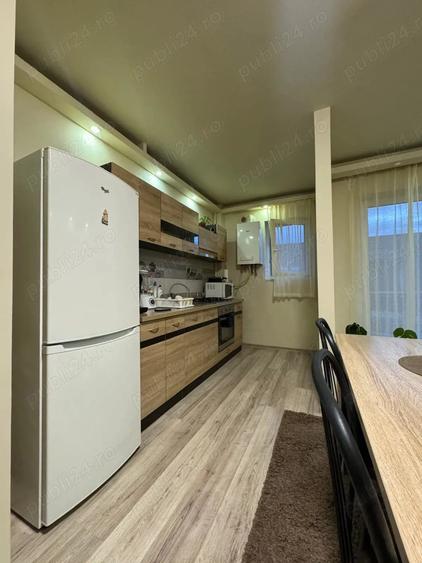 Apartament cu 3 camere semidecomandat în Central