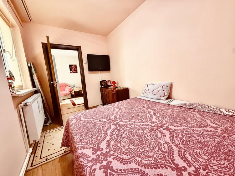 Apartament cu 3 camere semidecomandat în