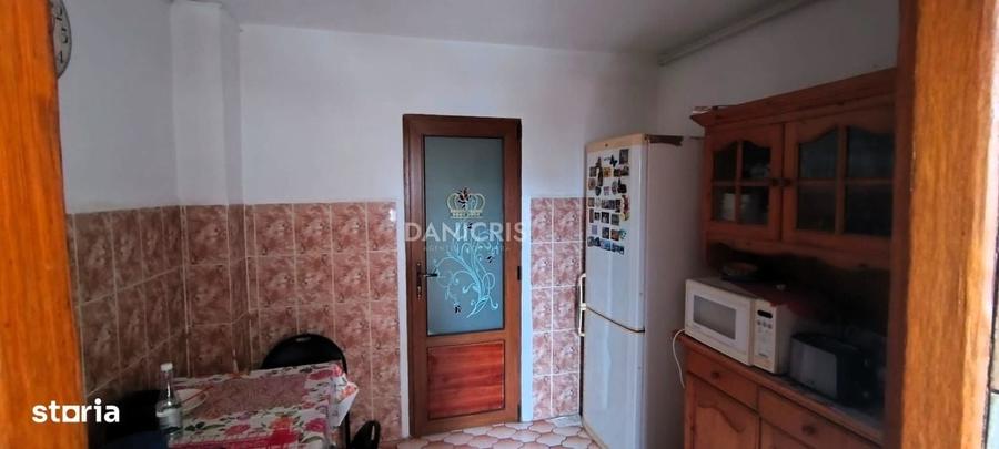 Apartament cu 3 camere decomandat în Casa de Cultură