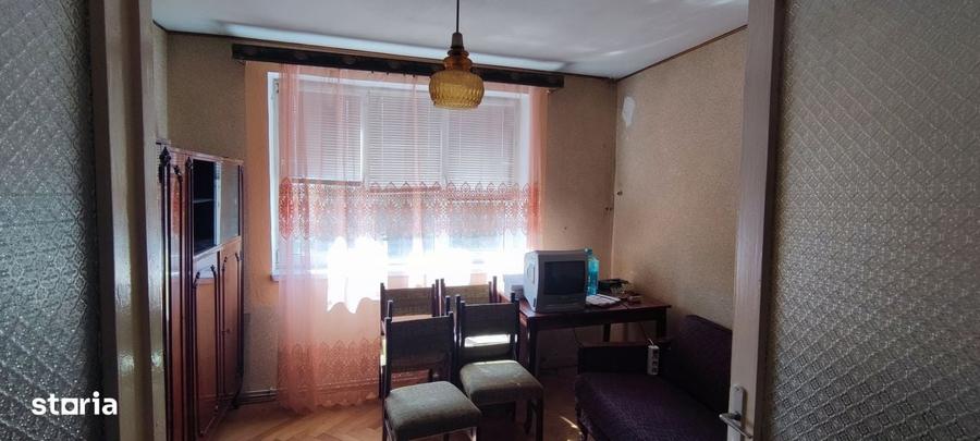 Apartament cu 3 camere decomandat în Dărmănești