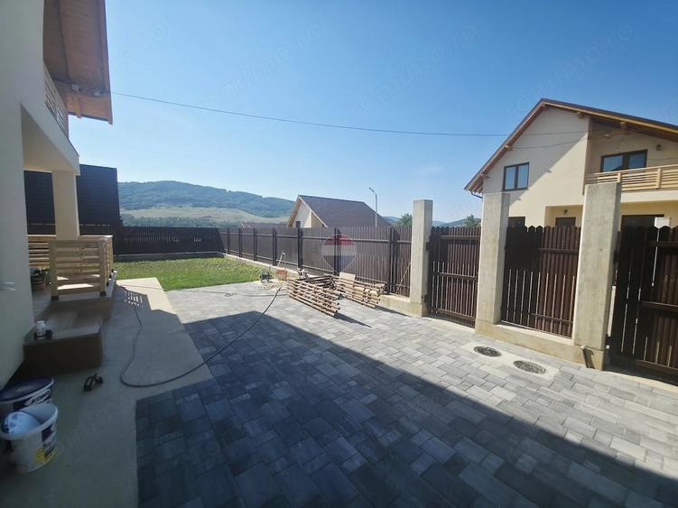 Casă cu 4 camere în Calea Romanului