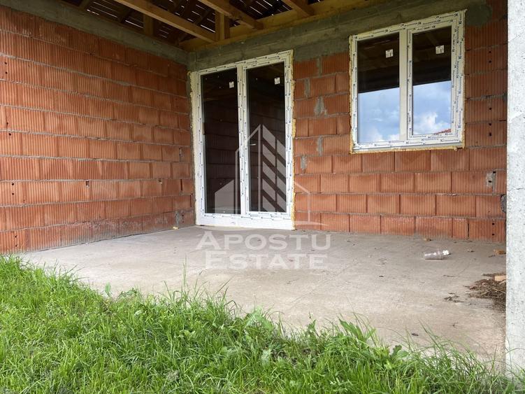 Duplex cu 4 camere cu Canalizare în Cornești